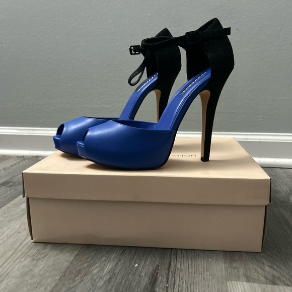 BCBGeneration Vivid Blue/Black Peep Toe High Heeled Sandals - Picture 3 of 5